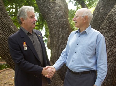 Alan Ratcliffe, grandson of Samuel Heathwood, and Brian Ross, grandson of George Ross